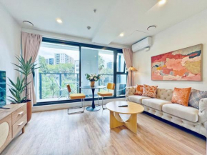 Rare Find Retreat - 1B Parkside View vs Sky Tower View & AC